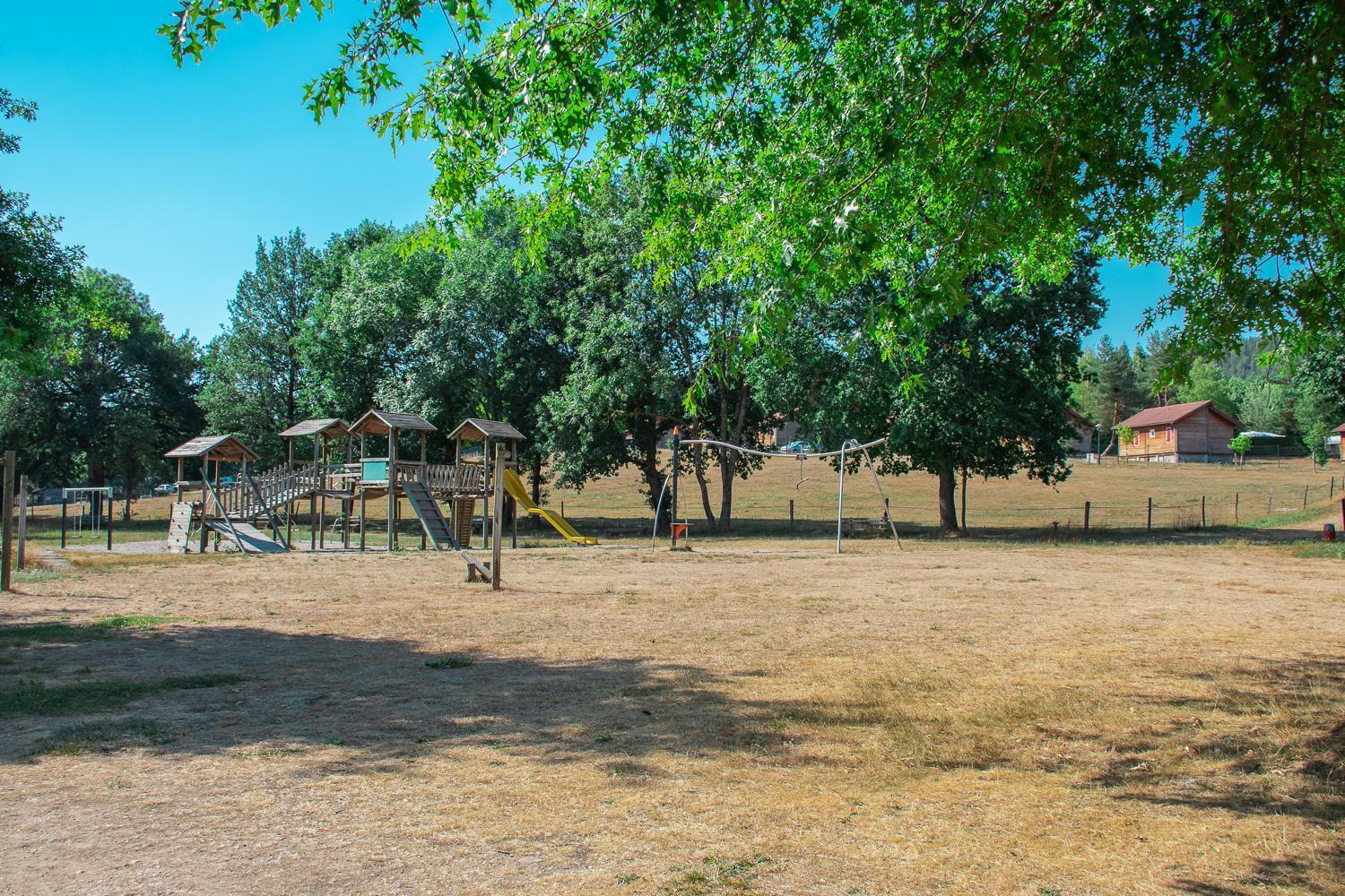 Village De Gites Du Malzieu 르말쥬빌 외부 사진